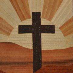 ročno izdelana lesena voščilnica z motivom križa