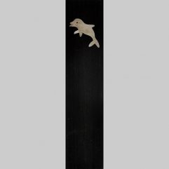 ročno izdelana lesena knjižna kazalka z motivom delfina
